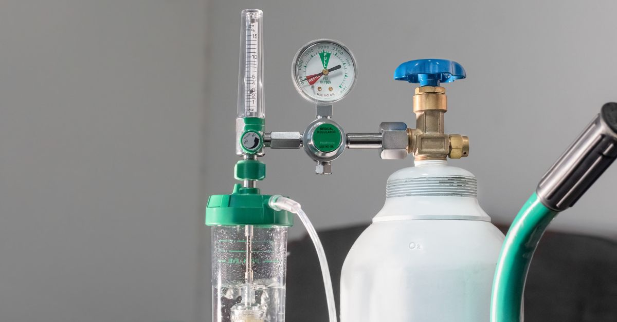 Close up of a flow meter on an oxygen cylinder