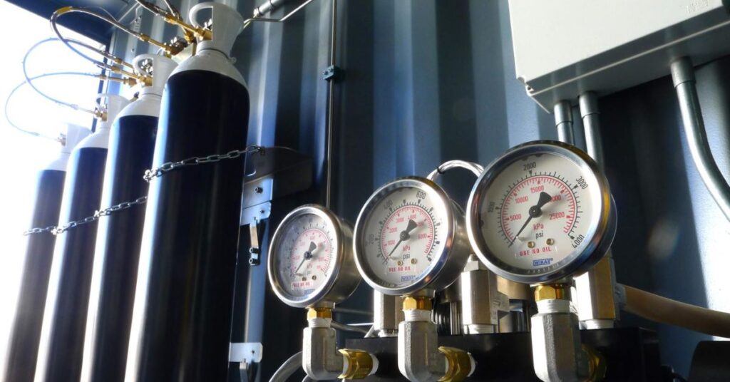 Meters on an oxygen unit
